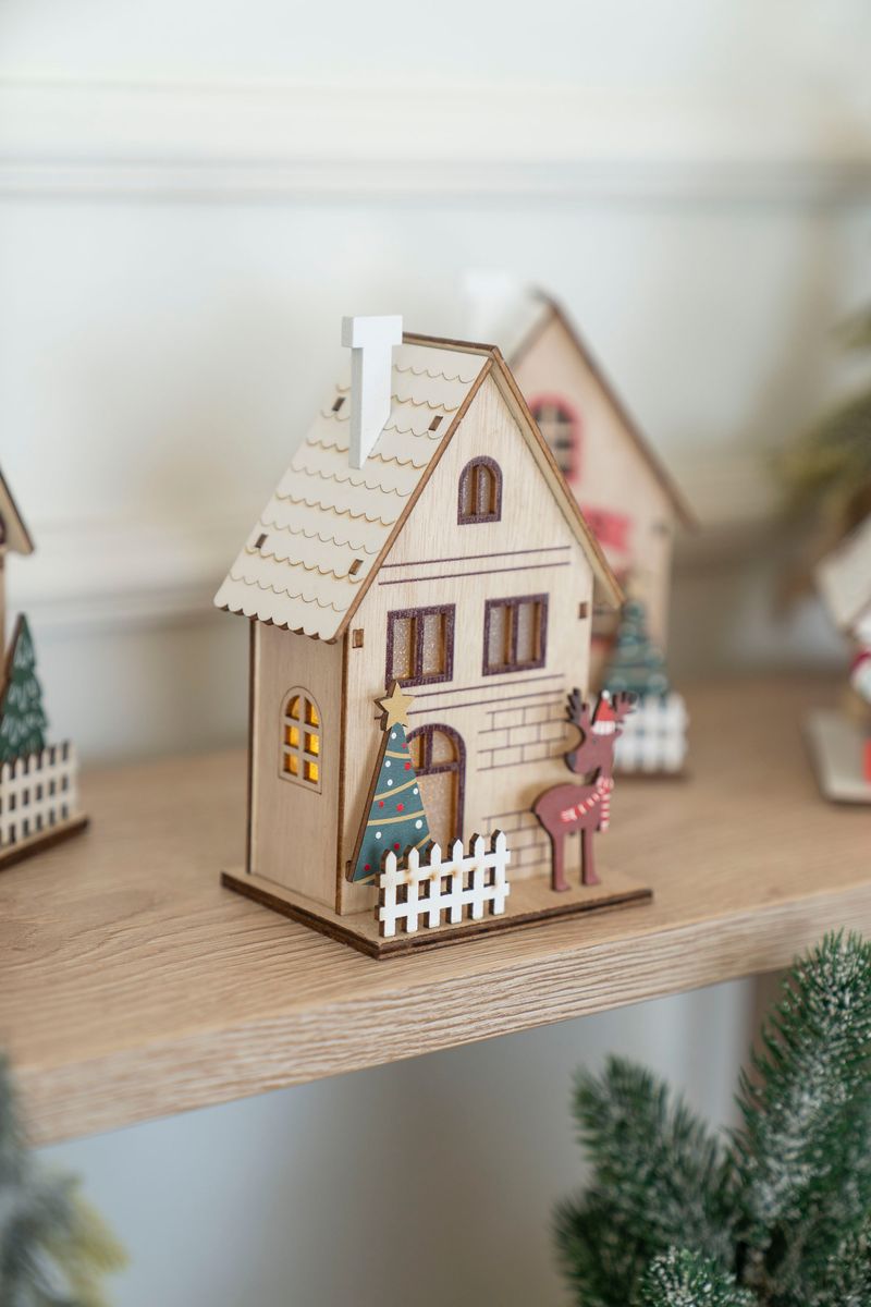 Treby - Hus 15cm m/Reinsdyr