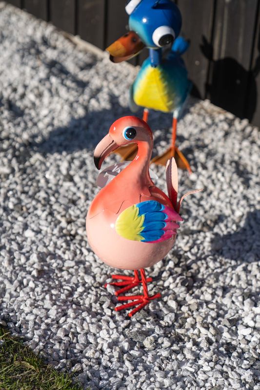 Hagedekorasjon i metall – flamingo