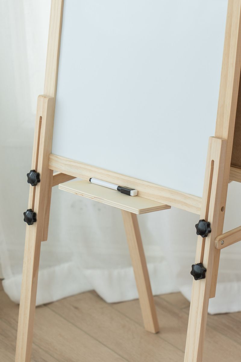 Dobbeltsidig staffeli i tre – 46,5×37×H89 cm