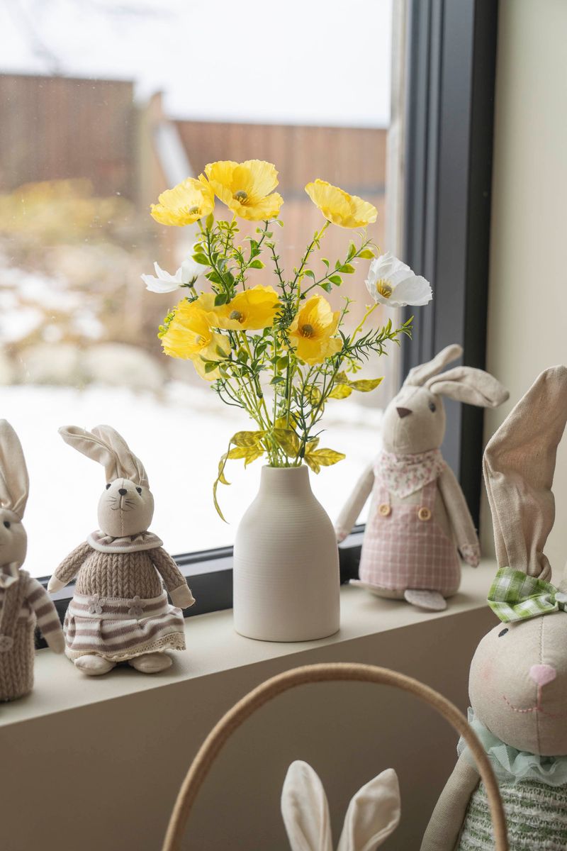 Kunstig blomst i dolomittvase – 9×9×36 cm – Gul