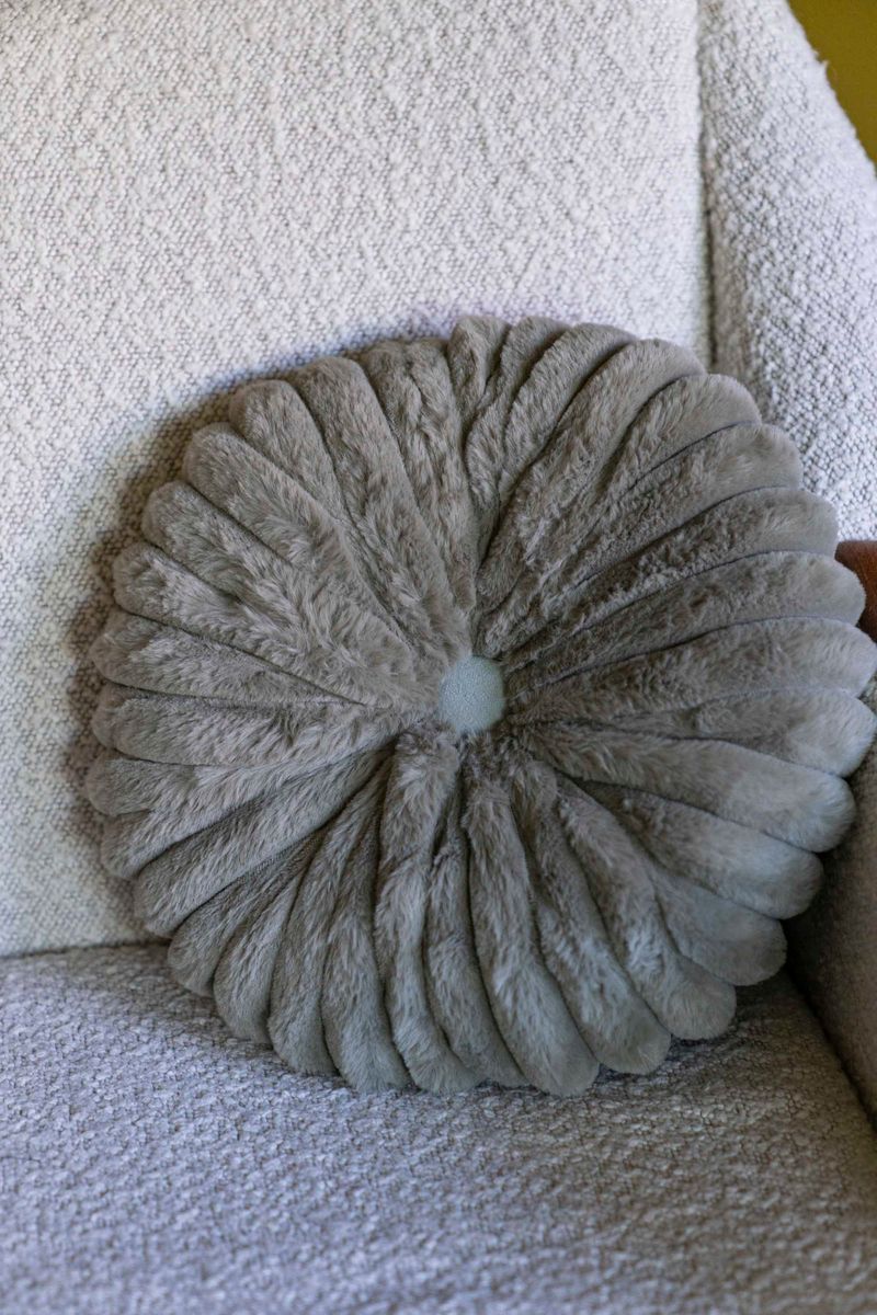 Pute - Blomst 38cm Grå