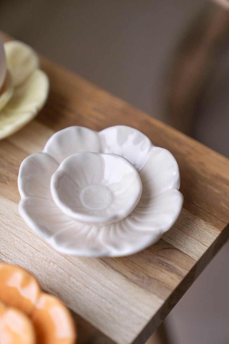 Eggeglass med blomstermotiv – beige