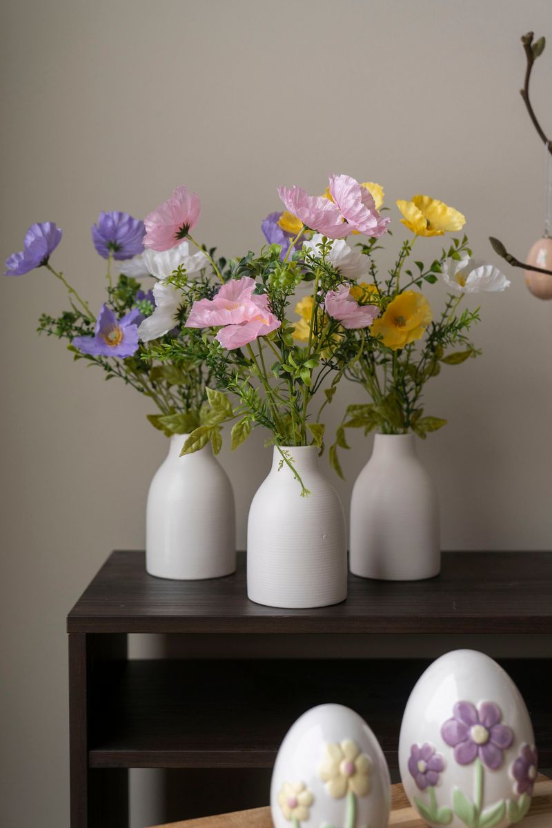 Kunstig blomst i dolomittvase – 9×9×36 cm – Gul
