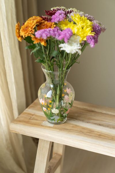 Hovedbilde Glassvase med blomsterdekor – Gul 20cm