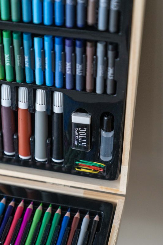 Male og Tegnesett i koffert