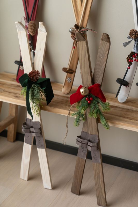 Veggdekor Ski 80cm - Hvit