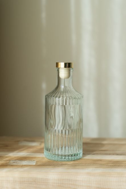 Hovedbilde Flaske med gullfarget lokk – 250 ml