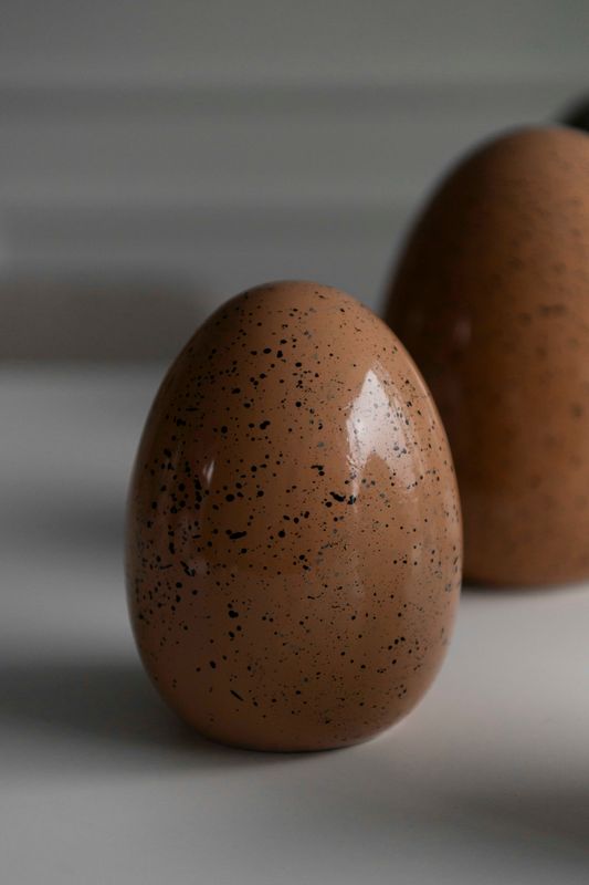 Egg 14cm Prikker - Brun