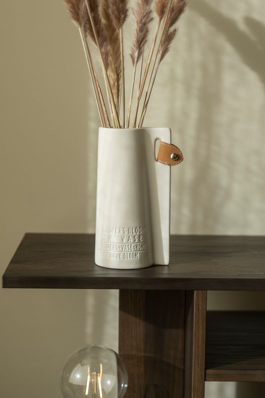 Vase - Relieff - 10x8x18cm - Hvit