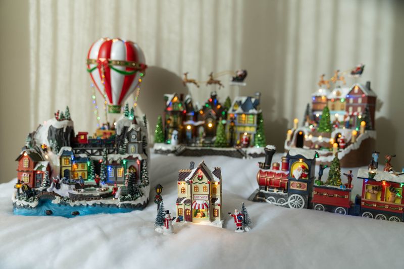 Juleby - Leketøysbutikk 34cm