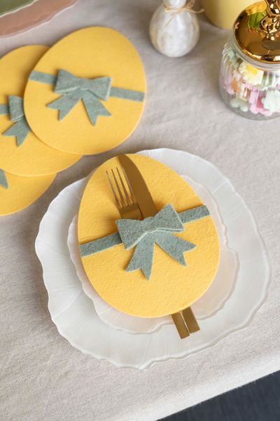 Hovedbilde Bestikkholder egg – filt – Gul