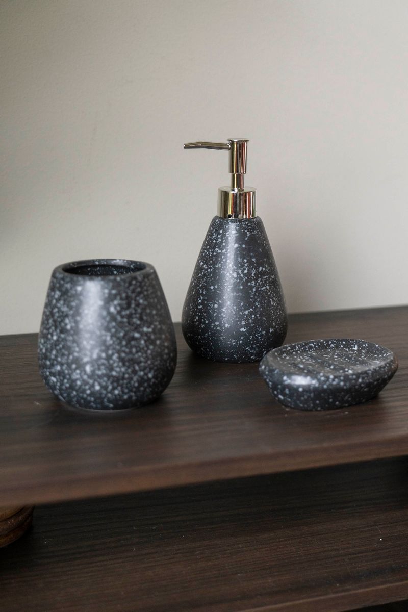 Baderomssett - Spettet Grå